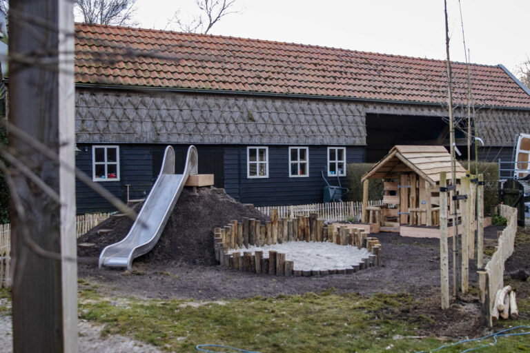 Foto van natuurlijk spelen tuin