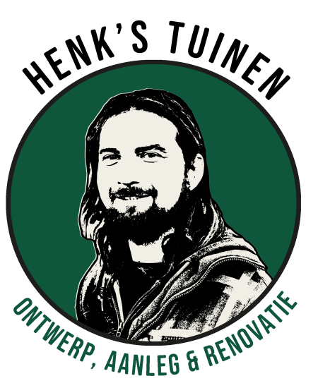 Logo van Henk's Tuinen. Groene achtergrond met cartoon versie van Henk zijn hoofd en de tekst "Henk's Tuinen"en "Ontwerp, aanleg en renovatie"